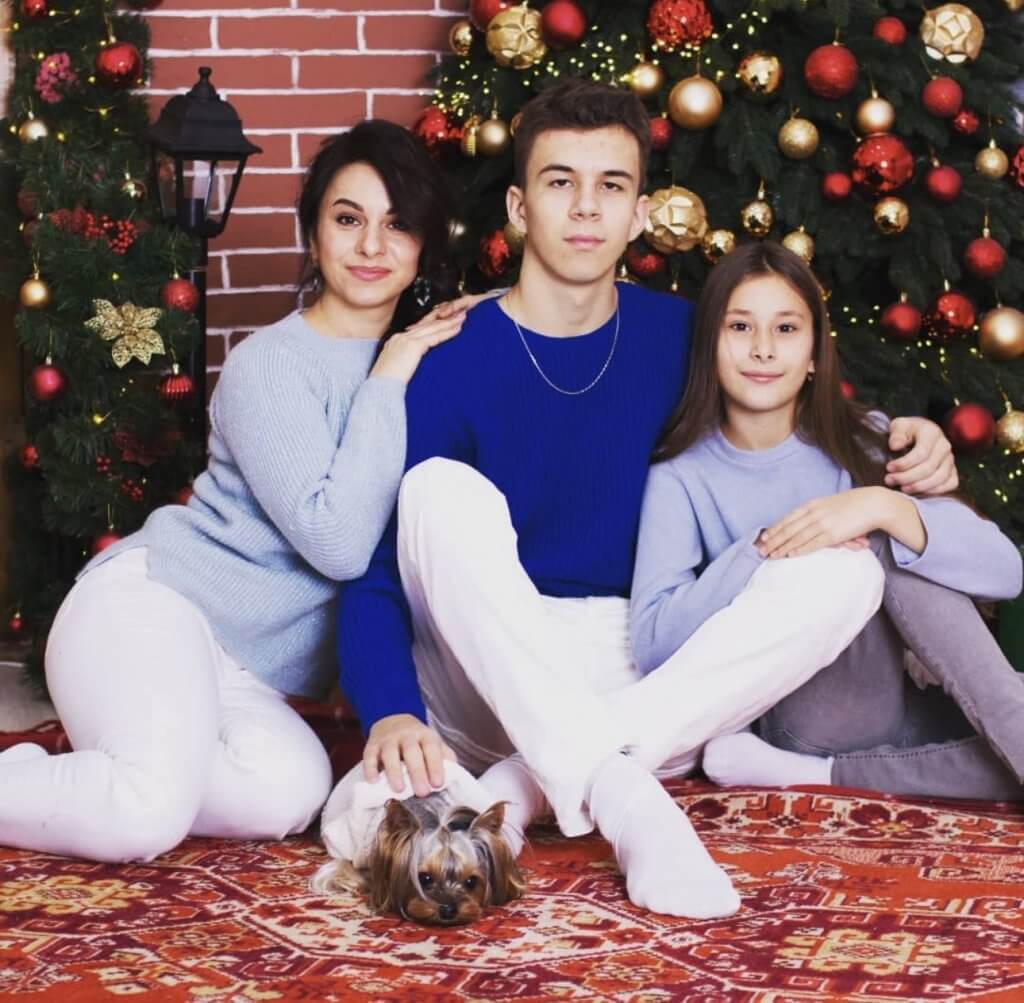 Victoria, along with her children, before the war in Ukraine.